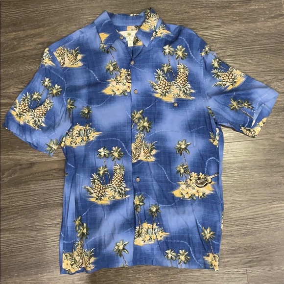 Mens size small Hawaiian Tshirt by island shores - Picture 1 of 1